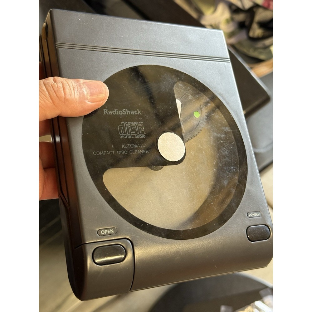 Radio Shack Portable Compact Disc Cleaner - Picture 6 of 8